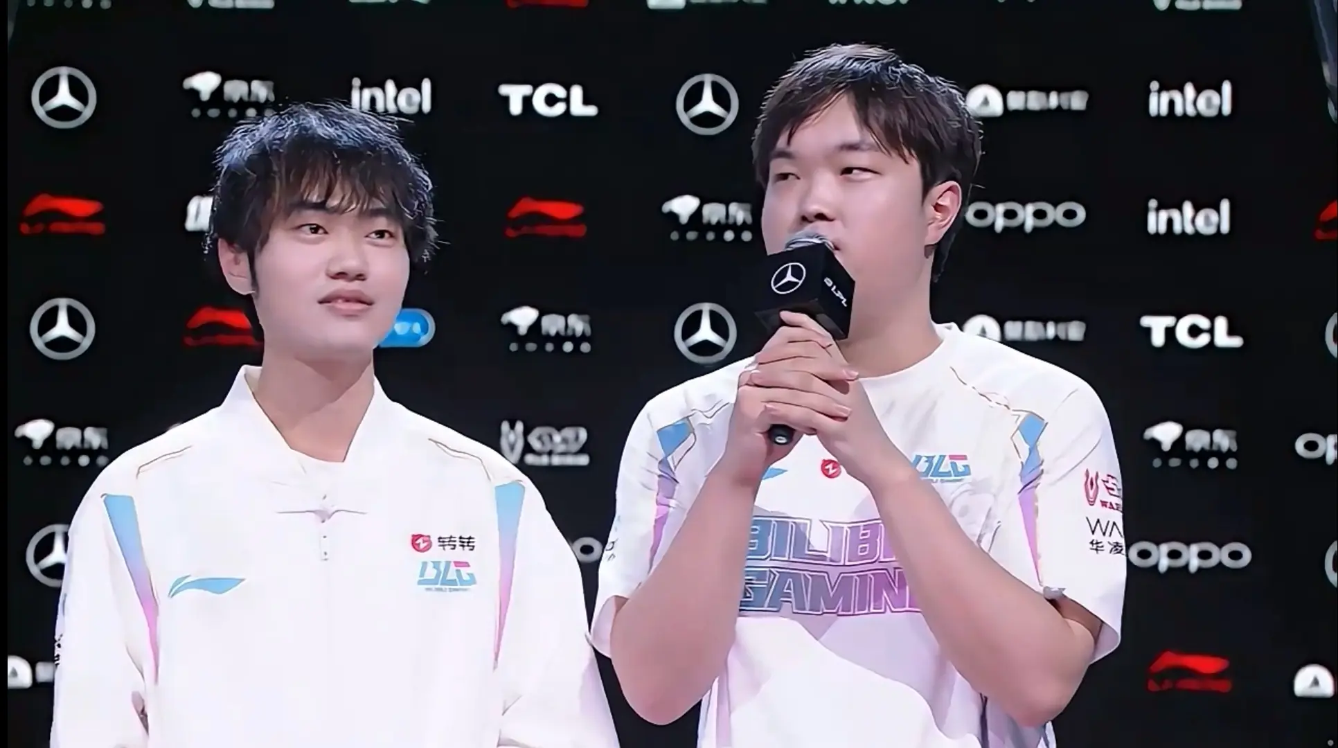 McgyV, 情显得异常, 弹幕则开始