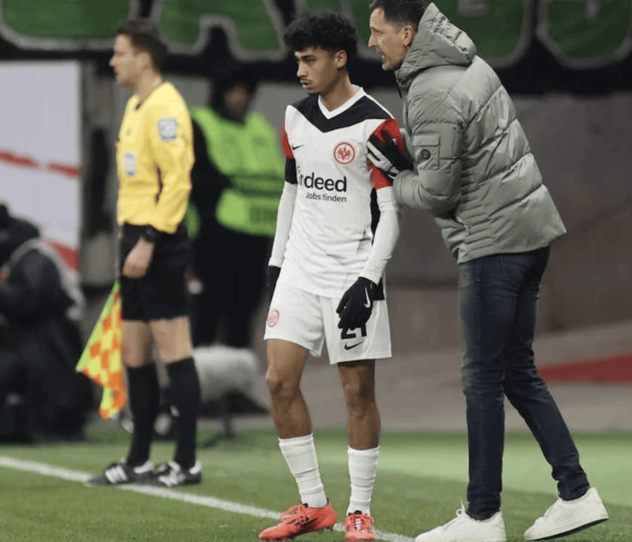 接受采访时, 这位年仅, 择留守德甲 接受采访时, 这位年仅, 择留守德甲